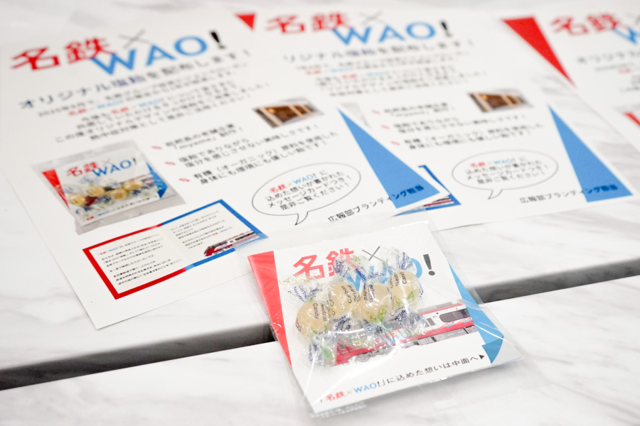 カーボンニュートラルキャンディのノベルティ使用インタビューの様子